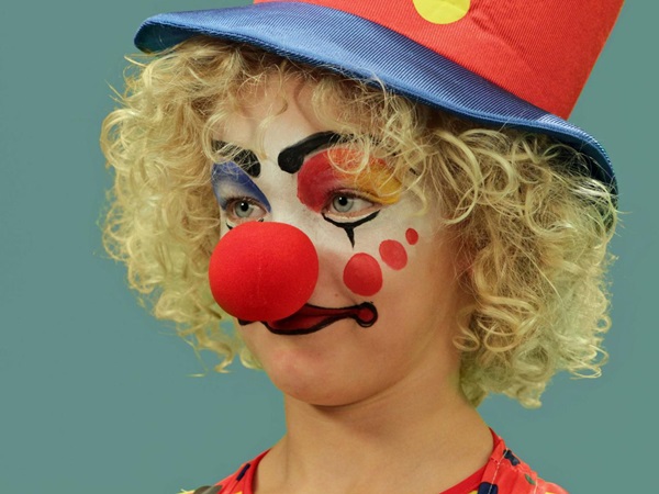 Pelottava meikki Halloweenille omilla kädillä tytöille ja tytöille