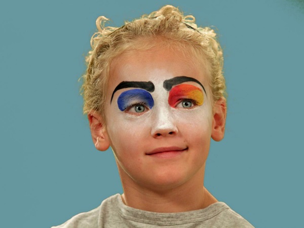 Pelottava meikki Halloweenille omilla kädillä tytöille ja tytöille