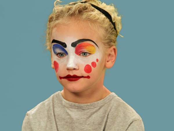 Pelottava meikki Halloweenille omilla kädillä tytöille ja tytöille