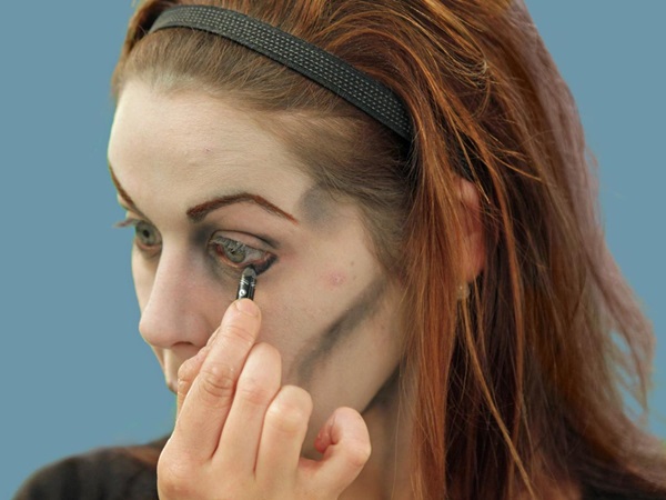 Pelottava meikki Halloweenille omilla kädillä tytöille ja tytöille