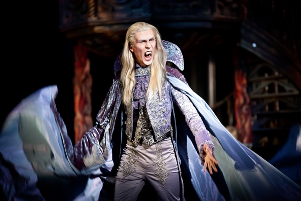 Vampyyrejä, jotka ovat näkemisen arvoisia. Legendary Vampire Ball