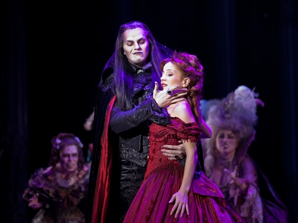 Vampyyrejä, jotka ovat näkemisen arvoisia. Legendary Vampire Ball