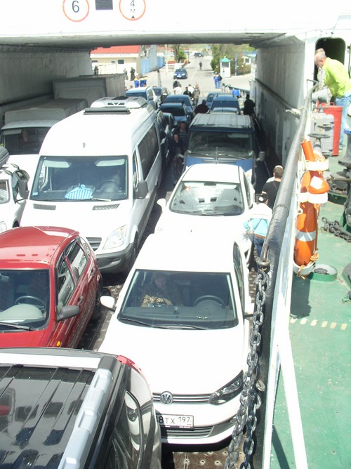 Menemme Crimea autolla koiran kanssa