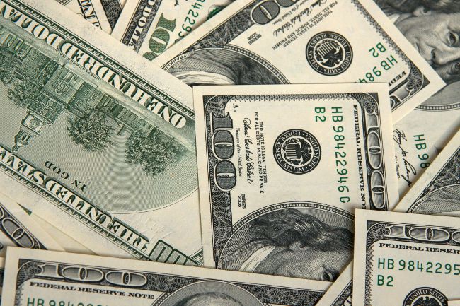Väärennetyt rahat: kuinka tunnistaa fake 100 dollaria? Väärennetyt rahat: kuinka tunnistaa fake 100 dollaria?