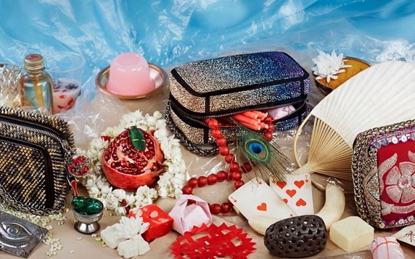 Tyyny Tuhkimoelle: Christian Louboutin Piloutin-laukkuja