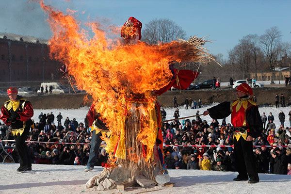 Onnittelut Maslenitsa 2017: sta