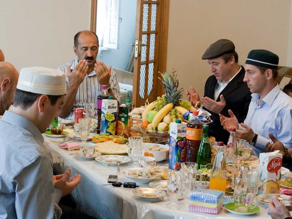 Onnittelut Uraza Bayram muslimilta heinäkuussa