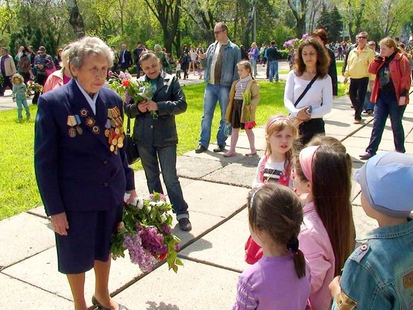Muistamme ja olemme ylpeitä: alkuperäisiä ideoita Victory Day -historian käsikirjoituksesta