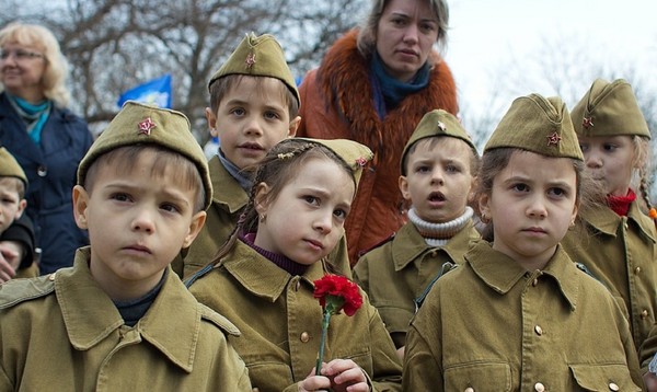 Muistamme ja olemme ylpeitä: alkuperäisiä ideoita Victory Day -historian käsikirjoituksesta