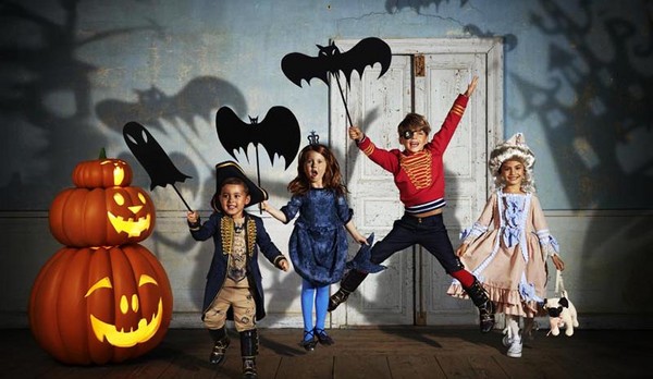 Scenario Halloweenille lapsille, teini-ikäisille, lukiolaisille, opiskelijoille Scenario Halloweenille lapsille, teini-ikäisille, lukiolaisille, opiskelijoille