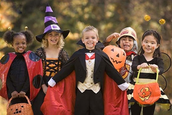 Scenario Halloweenille lapsille, teini-ikäisille, lukiolaisille, opiskelijoille Scenario Halloweenille lapsille, teini-ikäisille, lukiolaisille, opiskelijoille