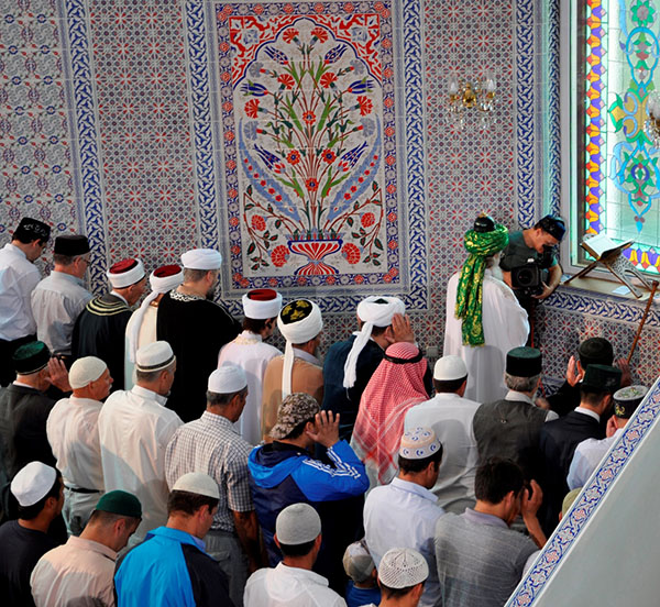 Onnittelut muslimeille Uraza Bayram-2017: lle