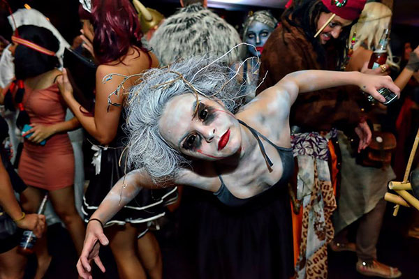 Meillä on hauskaa ja iloisesti ... Kaikki pyhimykset: missä ja miten tavata Halloween 2016