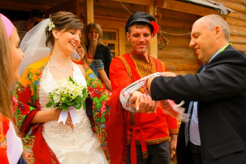 Morsian hinta: kirjoitus ja julisteet. Perinteinen morsiamen hinta: moderni käsikirjoitus