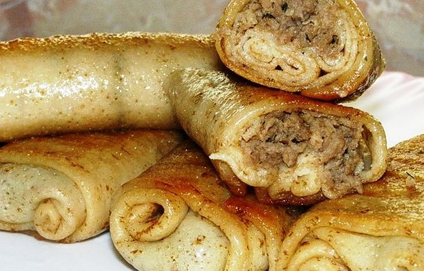 Ruoanlaitto salaisuudet: reseptejä herkimmille täytetyt pannukakkuja valokuvilla ja videoilla