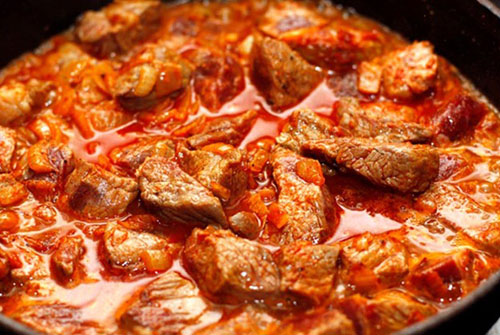 Beef goulash perunoilla