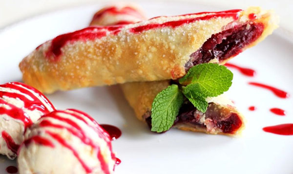 Resepti mehukas ja tarjous kirsikka strudel kanelia