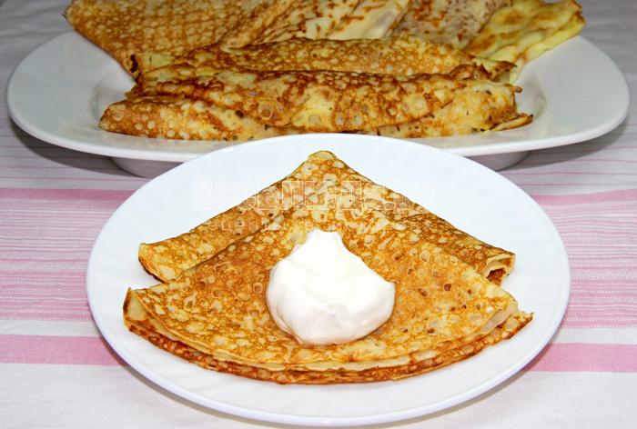 Kuinka valmistella pannukakkuja jogurttia - parhaita reseptejä valokuvalla