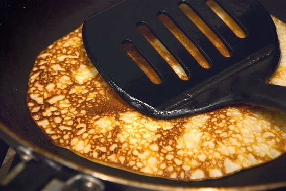 Kuinka valmistella pannukakkuja jogurttia - parhaita reseptejä valokuvalla