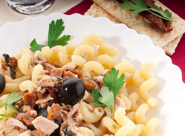 Reseptin hieno makaronivalmiste maustetulla tonnikalalla