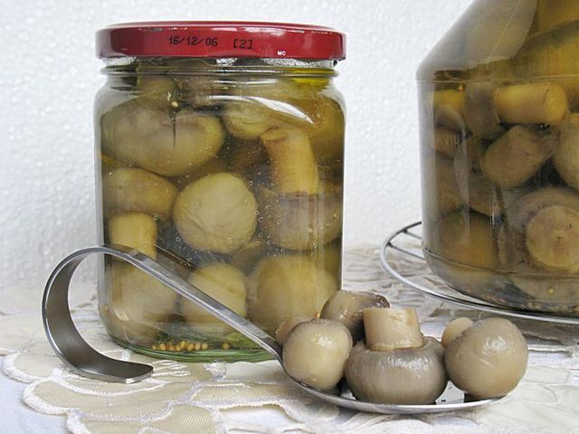 Marinoituja herkkusieniä talvella, klassinen resepti