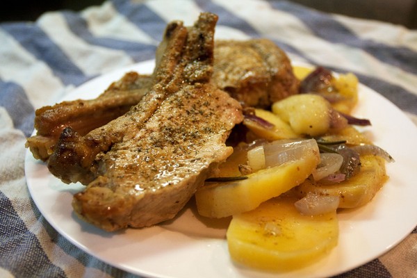 Porsaalla paistetut perunat: parhaat reseptit