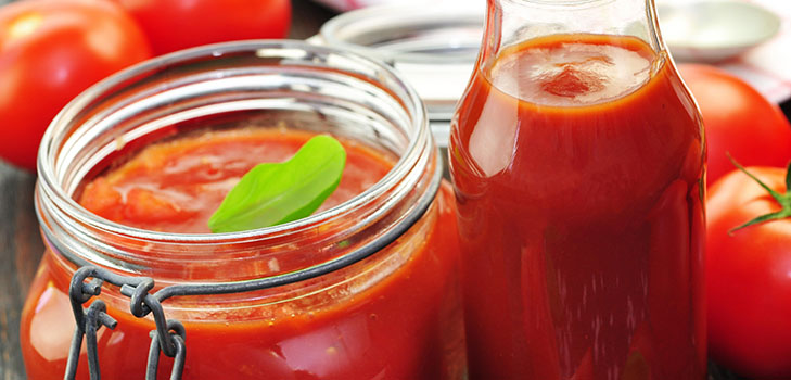 Ketchup omilla käsillä tomaateista: vaiheittaiset reseptit sadonkorjuuta varten talvella