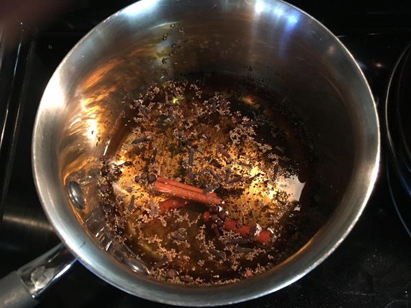 Ketchup omilla käsillä tomaateista: vaiheittaiset reseptit sadonkorjuuta varten talvella