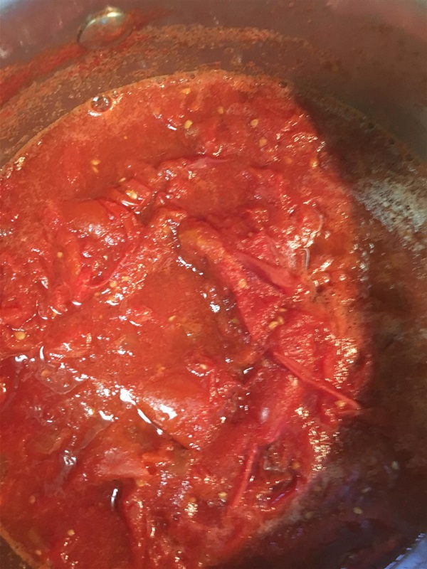 Ketchup omilla käsillä tomaateista: vaiheittaiset reseptit sadonkorjuuta varten talvella