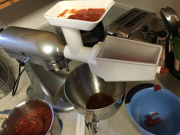 Ketchup omilla käsillä tomaateista: vaiheittaiset reseptit sadonkorjuuta varten talvella