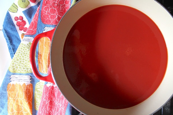 Ketchup omilla käsillä tomaateista: vaiheittaiset reseptit sadonkorjuuta varten talvella