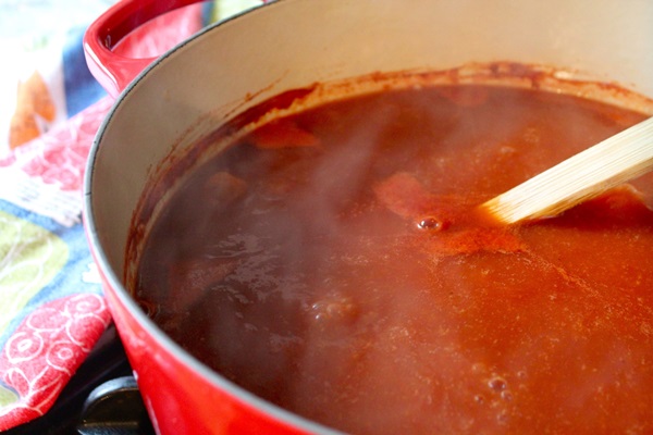 Ketchup omilla käsillä tomaateista: vaiheittaiset reseptit sadonkorjuuta varten talvella