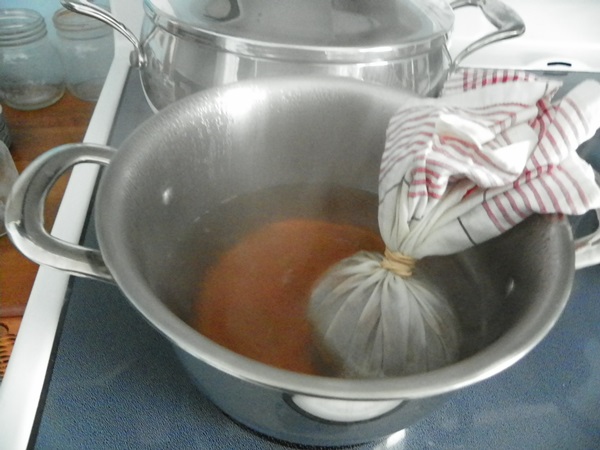 Ketchup omilla käsillä tomaateista: vaiheittaiset reseptit sadonkorjuuta varten talvella