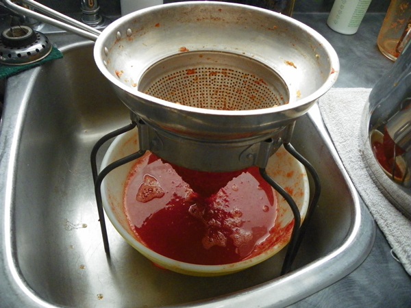 Ketchup omilla käsillä tomaateista: vaiheittaiset reseptit sadonkorjuuta varten talvella