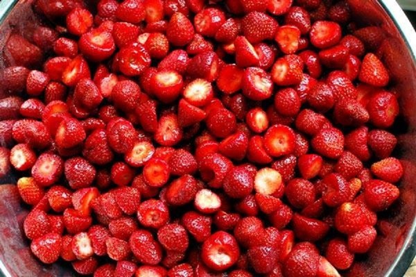 Herkullinen paksu mansikkahilloa, reseptejä talvella