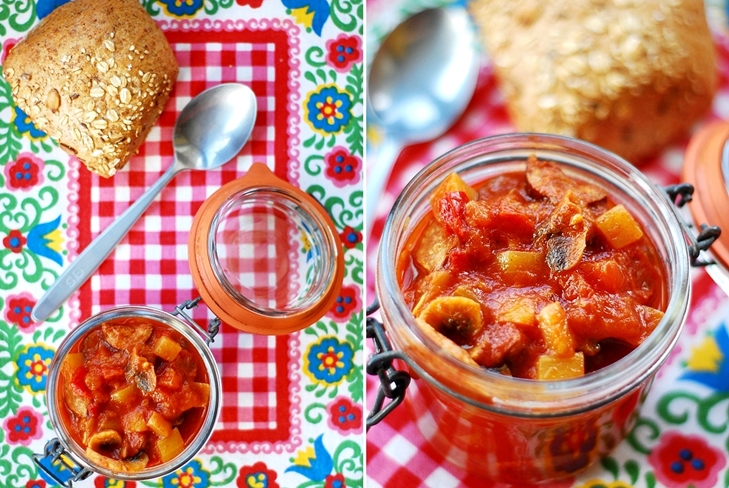 Lech of Bulgarian pippuri tomaattipastaa talvella - valokuva resepti