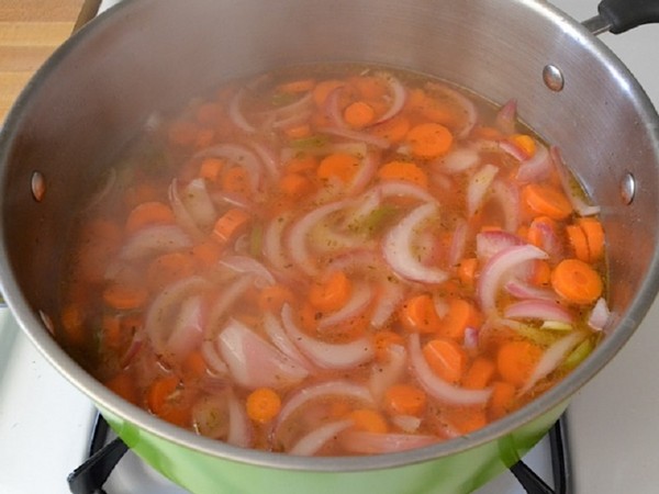 Porkkanat talvella tölkeissä - koreassa, lecho, salaatti, pukeutuminen - erittäin maukkaita reseptejä sipulia, papuja, pippuria. Kuinka pitää porkkanat talvella kotona