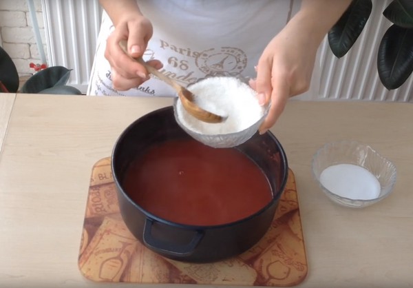 Tomaatit omassa mehussa talvella, reseptejä valokuvilla