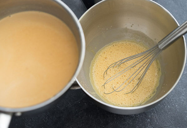 Resepti herkulliselle kotitekoiselle jäätelöille karamellilla