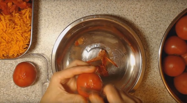 Salaatti riisin ja vihannesten kanssa talvella. Reseptit salaattia varten talvella riisin ja tomaattien, kesäkurpitsa, porkkanat