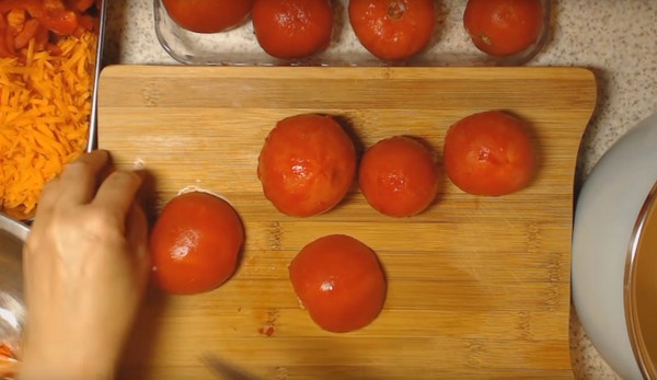 Salaatti riisin ja vihannesten kanssa talvella. Reseptit salaattia varten talvella riisin ja tomaattien, kesäkurpitsa, porkkanat