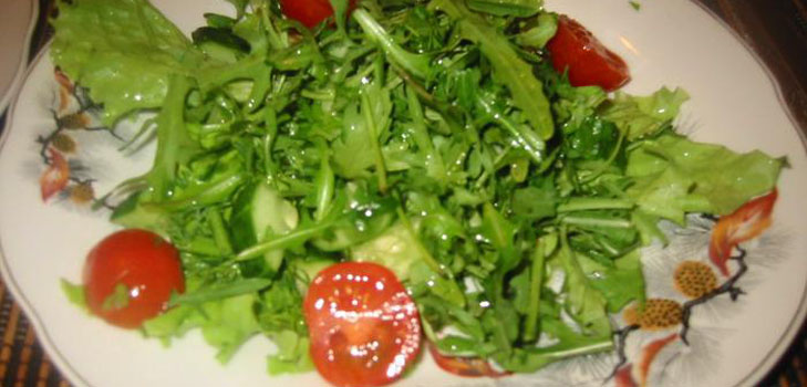 Salad rucolalla: alkuperäiset reseptit
