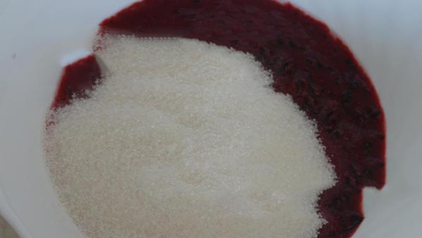 Sokerin sokeria talvella ilman kypsentämistä, Pyatiminutka, jäädytetty. Currant-resepti, raastettu sokerilla talvella (ilman jääkaapelia)