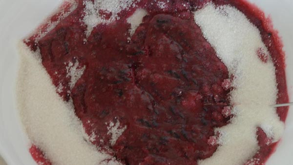 Sokerin sokeria talvella ilman kypsentämistä, Pyatiminutka, jäädytetty. Currant-resepti, raastettu sokerilla talvella (ilman jääkaapelia)