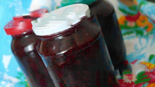 Sokerin sokeria talvella ilman kypsentämistä, Pyatiminutka, jäädytetty. Currant-resepti, raastettu sokerilla talvella (ilman jääkaapelia)