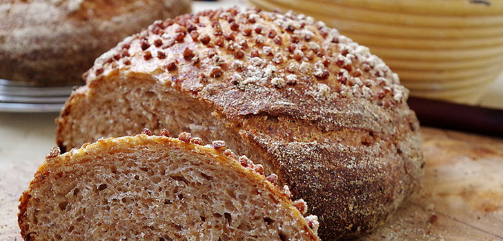 Resepti maukasta ja terveellistä leipää varten tattarihiutaleilla