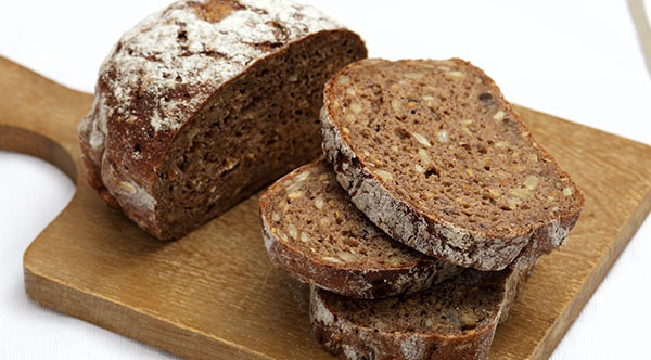 Resepti maukasta ja terveellistä leipää varten tattarihiutaleilla