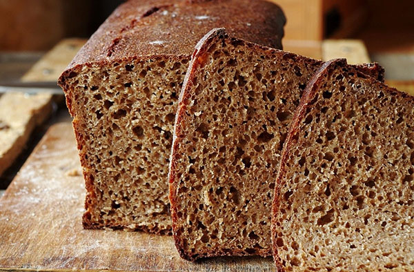 Resepti maukasta ja terveellistä leipää varten tattarihiutaleilla