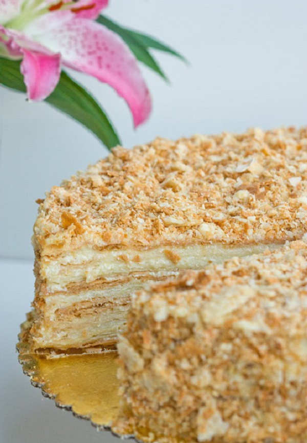 Cake "Napoleon", reseptejä kotona: klassinen (Neuvostoliitto), vaniljakastike, kondensoituneella maidolla,