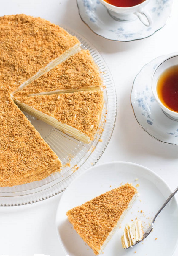 Cake "Napoleon", reseptejä kotona: klassinen (Neuvostoliitto), vaniljakastike, kondensoituneella maidolla,